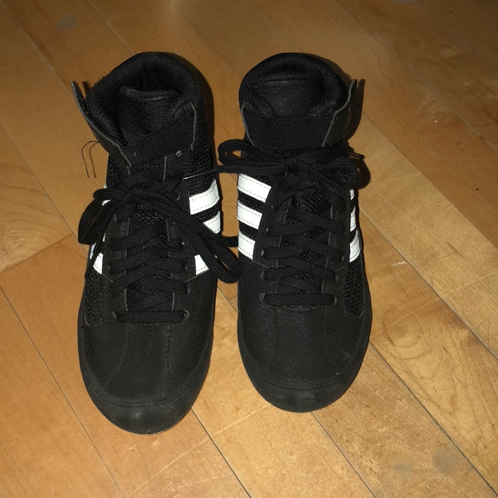 Wrestling shoes